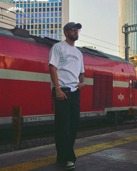 חולצה · DREAMER · לבנה